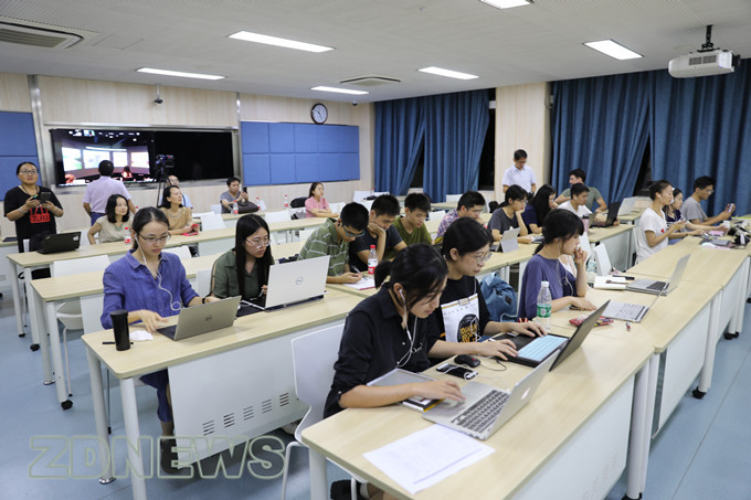 当浙大遇上哈佛，两校学子同上一堂VR考古课