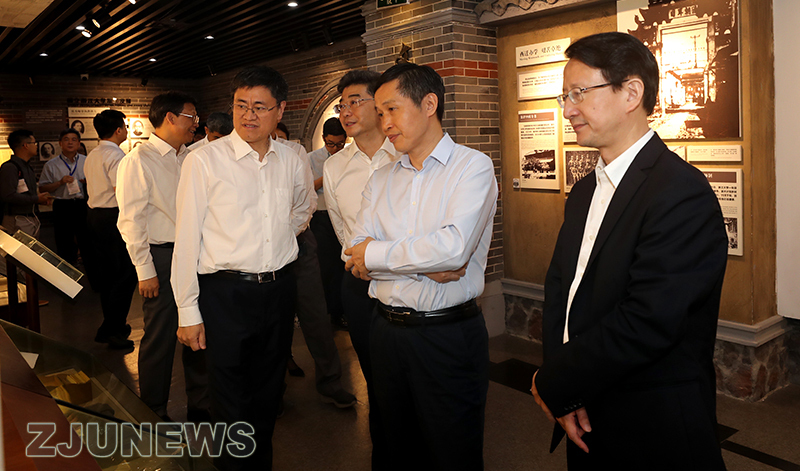 教育部副部长钟登华一行到浙江大学调研