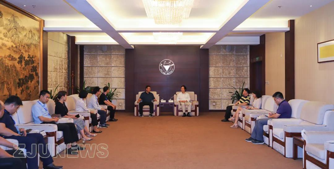 云南省景东县一行来校学习调研