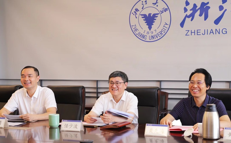 浙江大学校友总会2022年常务理事会会议举行